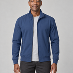 Mężczyzna w niebieskiej kurtce na zamek, widok z przodu w skróconym kadrze