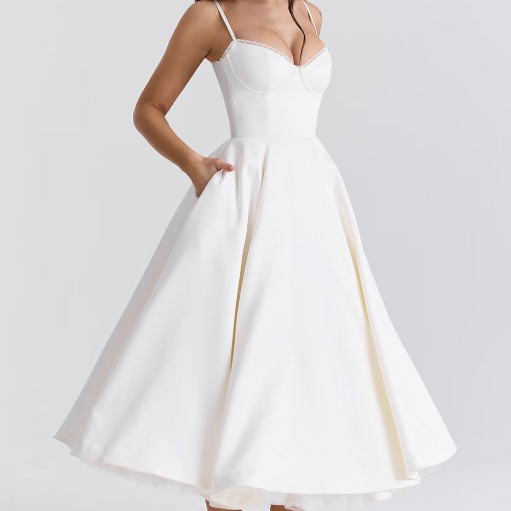 Elegancka Sukienka Maxi Z Podkreśloną Talią