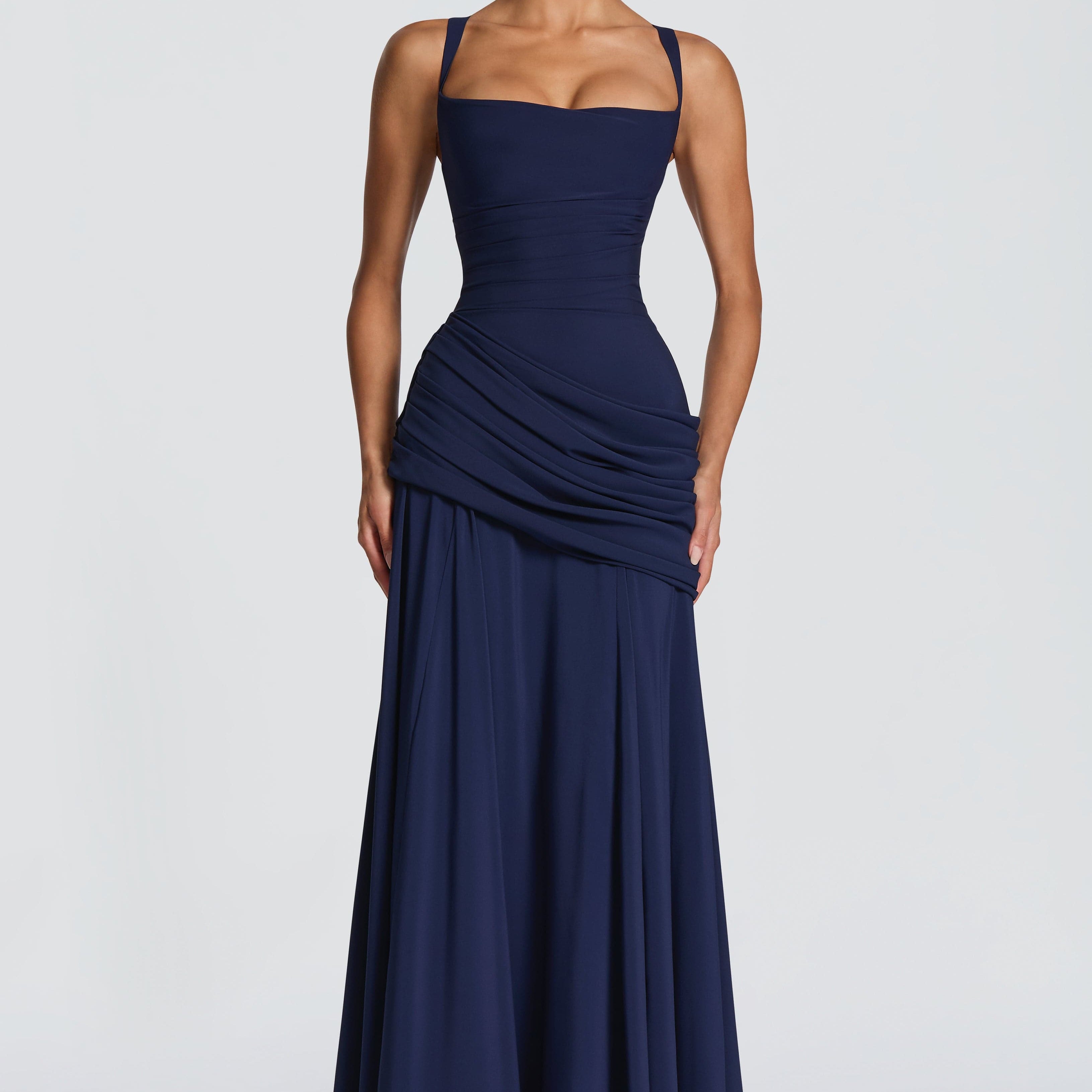 Elegancka Sukienka Maxi Z Drapowaniem